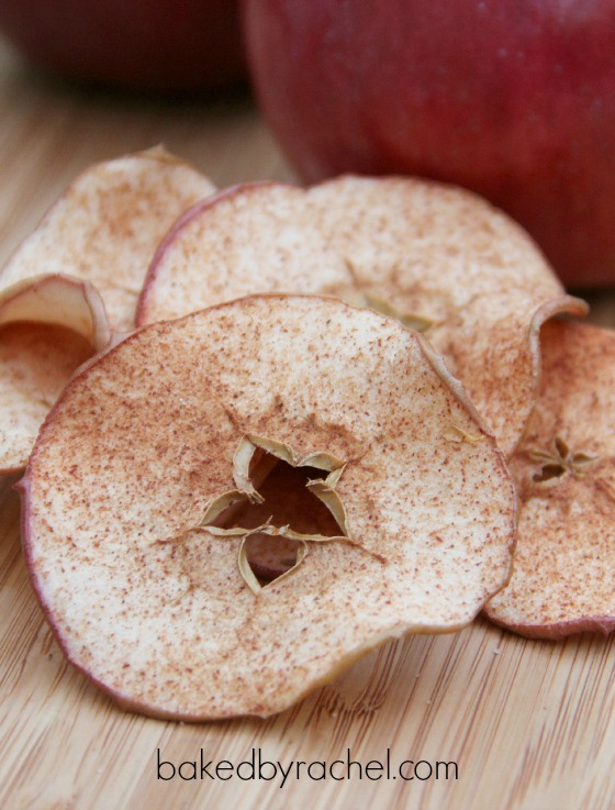 Homemade cinnamon apple chips recipe from @bakedbyrachel A fun snack for the entire family!