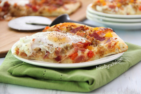 The most amazing and flavorful breakfast pizza you'll ever have! Recipe from @bakedbyrachel