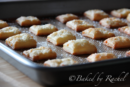 White cheddar cheese crackers from @bakedbyrachel