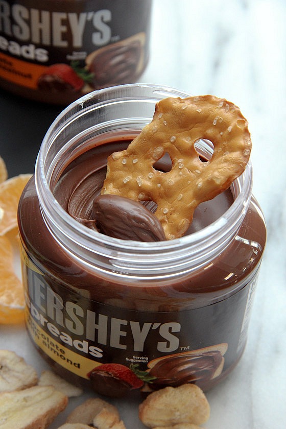Hersheys Chocolate Spreads at bakedbyrachel.com #spreadpossibilities #hersheys