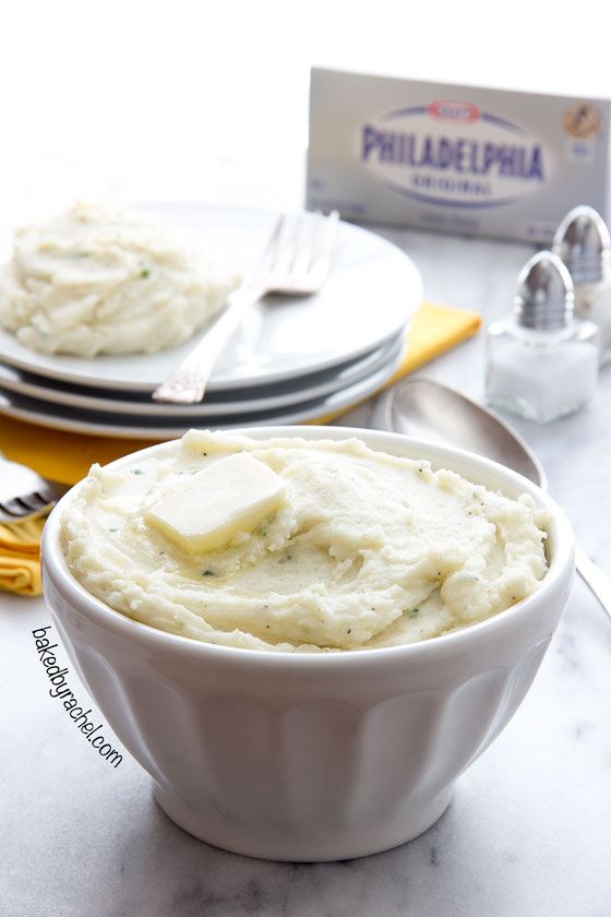 Make holiday meal prep easy with these flavorful make ahead garlic cream cheese mashed potatoes! Recipe at bakedbyrachel.com