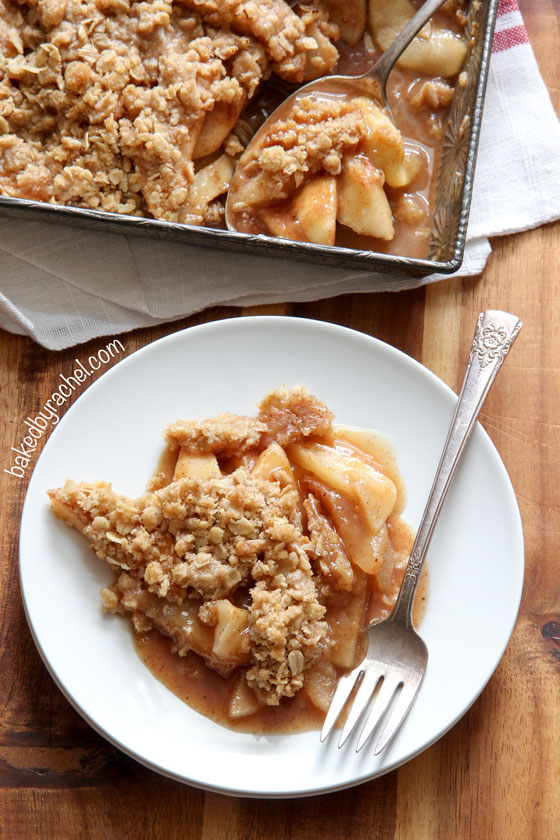 Apple-pear crisp recipe from @bakedbyrachel A must make Fall dessert!