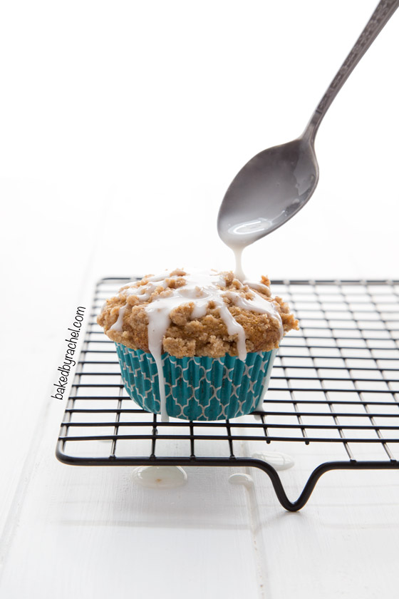 Moist whole wheat banana muffins with a crunchy streusel topping and sweet vanilla glaze. Recipe from @bakedbyrachel