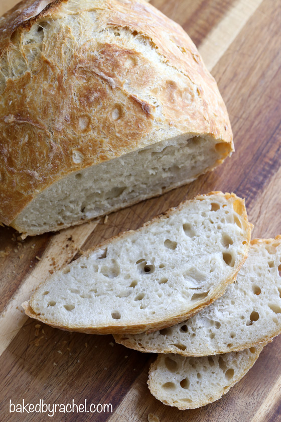 Easy homemade crusty no knead bread recipe from @bakedbyrachel