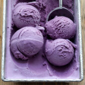 Creamy homemade blueberry ice cream recipe from @bakedbyrachel