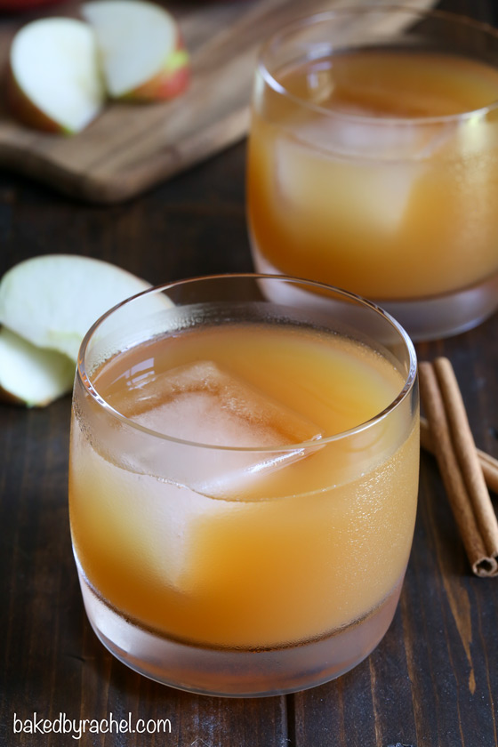 An easy and flavorful Fall cocktail perfect for all apple cider fans! Recipe from @bakedbyrachel
