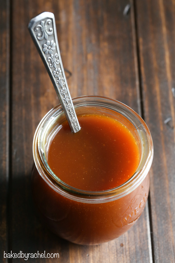 Easy 5 minute microwave caramel sauce recipe from @bakedbyrachel