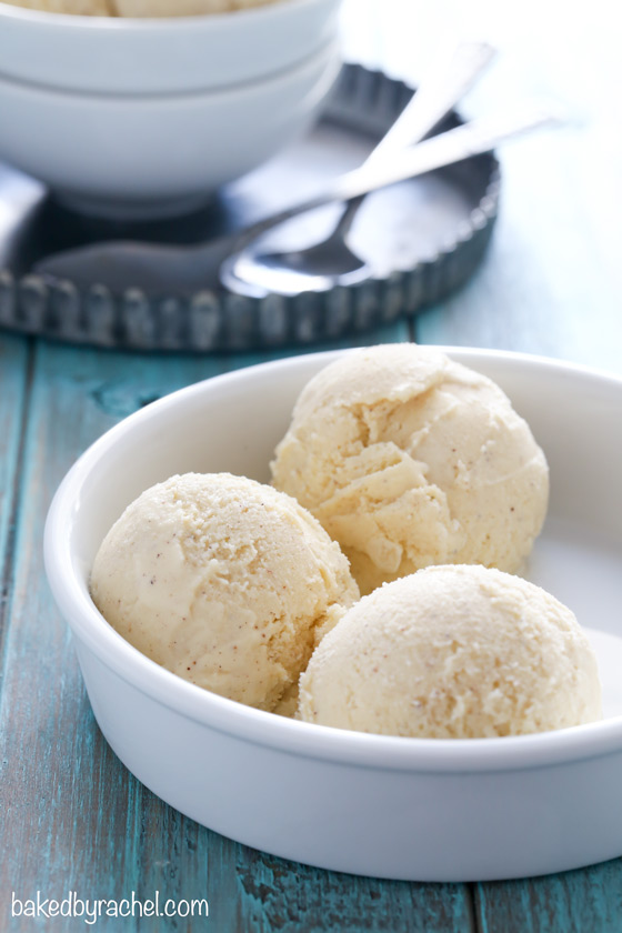 Creamy homemade eggnog ice cream recipe from @bakedbyrachel 