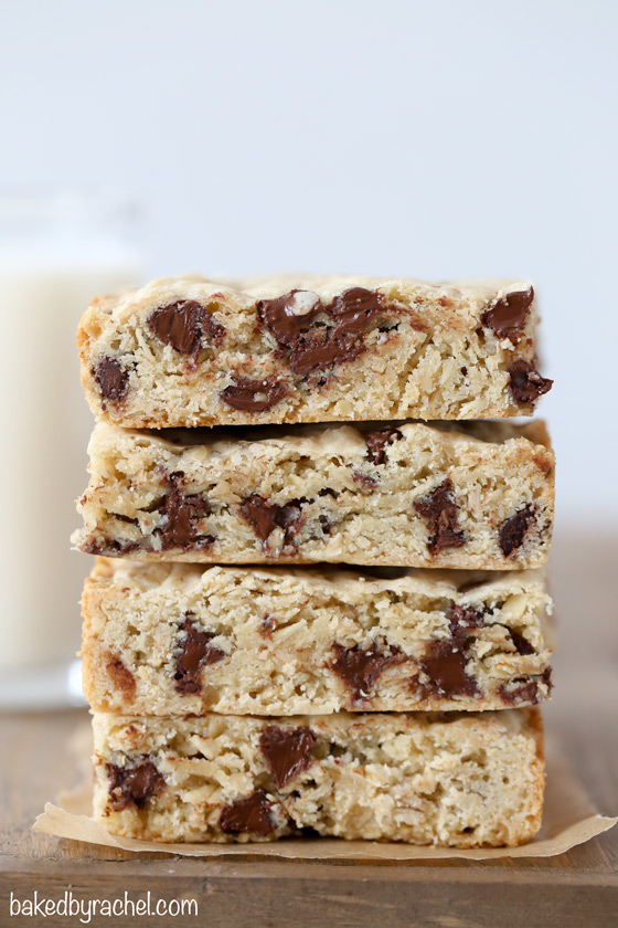 Soft and chewy oatmeal chocolate chip cookie bar recipe from @bakedbyrachel 