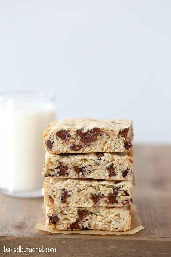 Soft and chewy oatmeal chocolate chip cookie bar recipe from @bakedbyrachel 