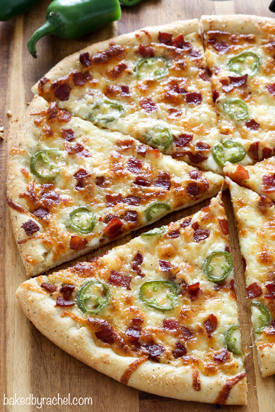 Thin crust jalapeño popper pizza recipe from @bakedbyrachel