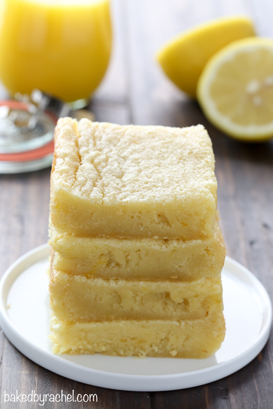 Soft and gooey homemade lemon curd blondie bar recipe from @bakedbyrachel